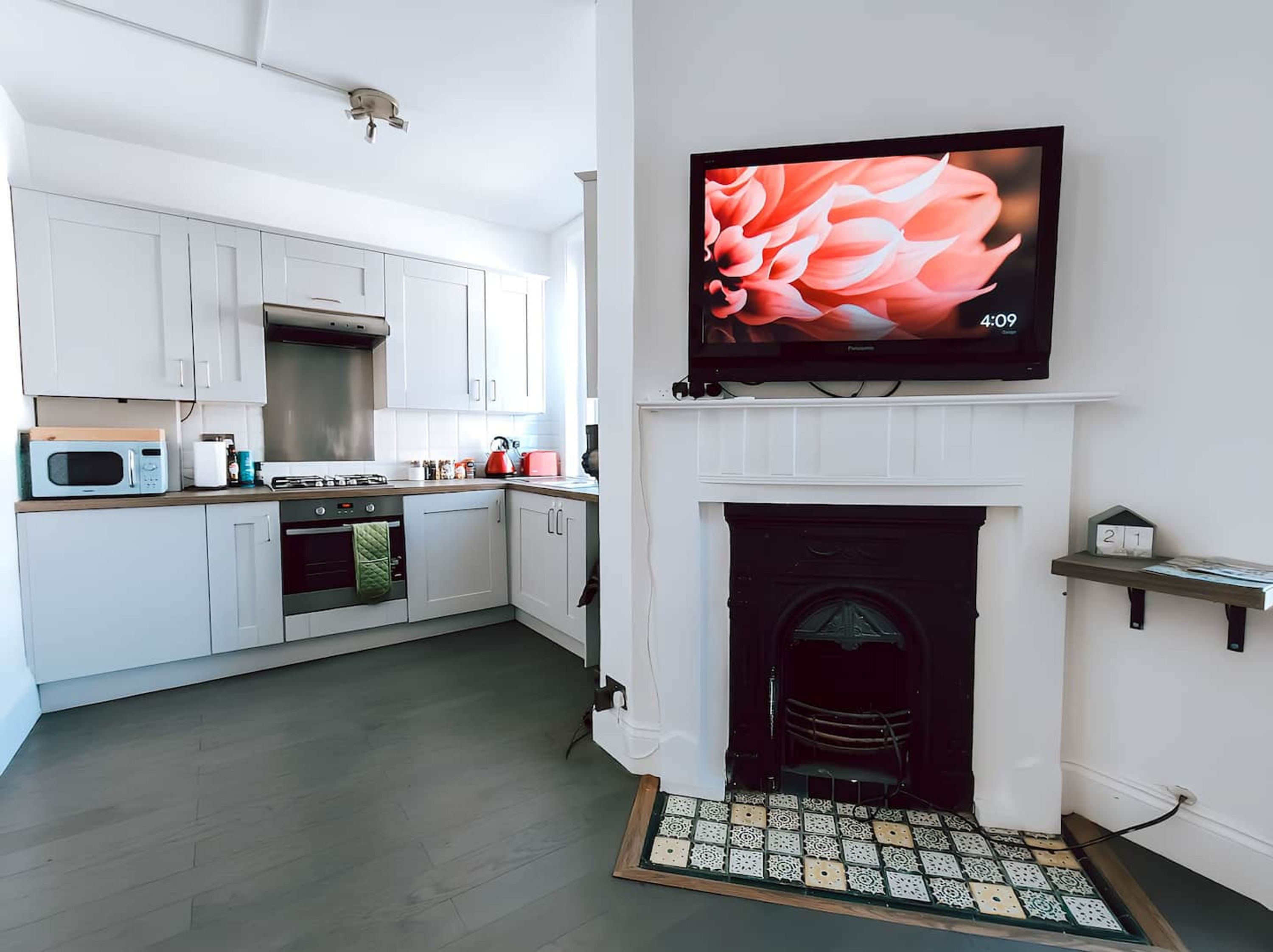 The Twickenham Apartment near Strawberry Hill