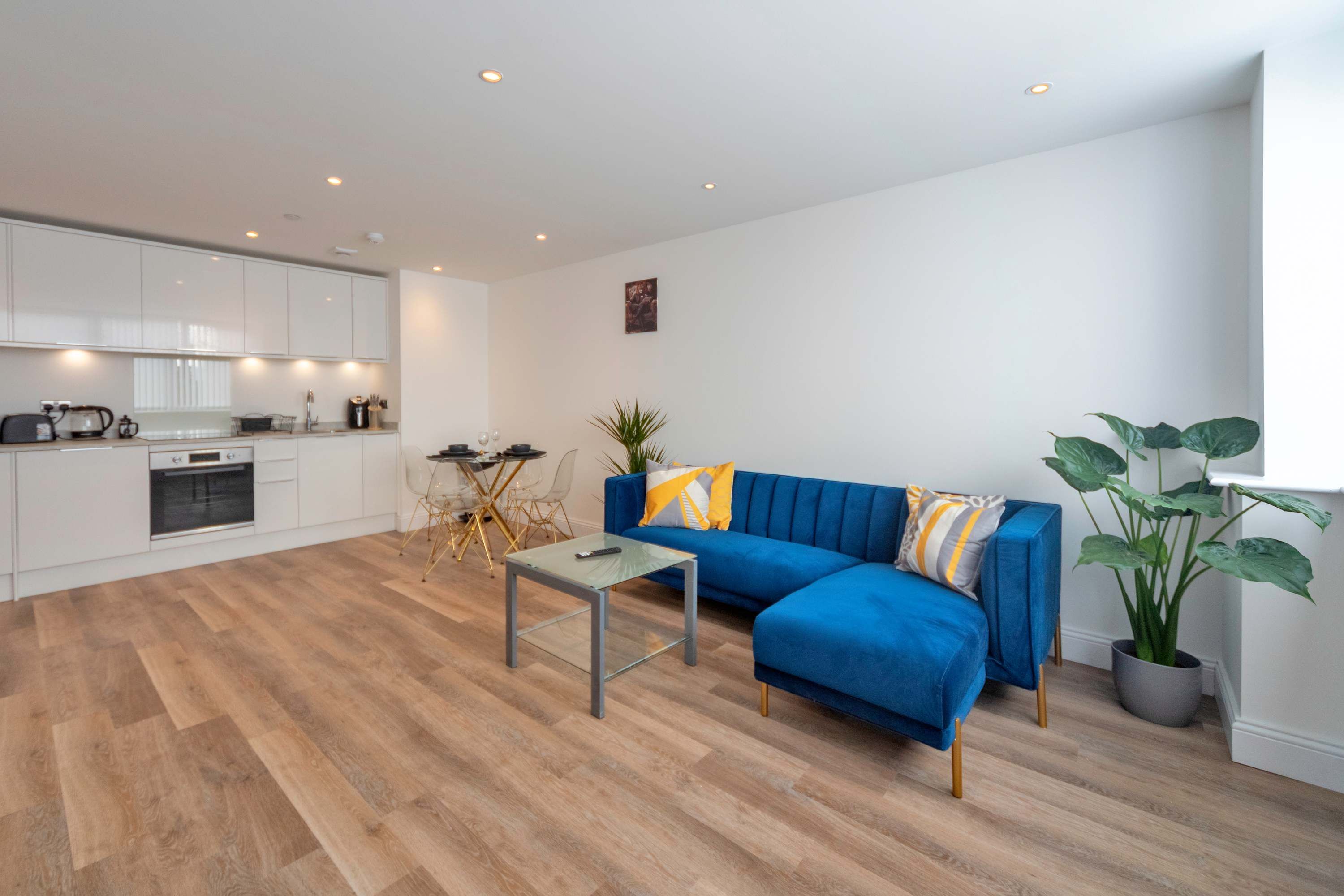 Contemporary   Bright 1 Bed Apartment in Gravesend