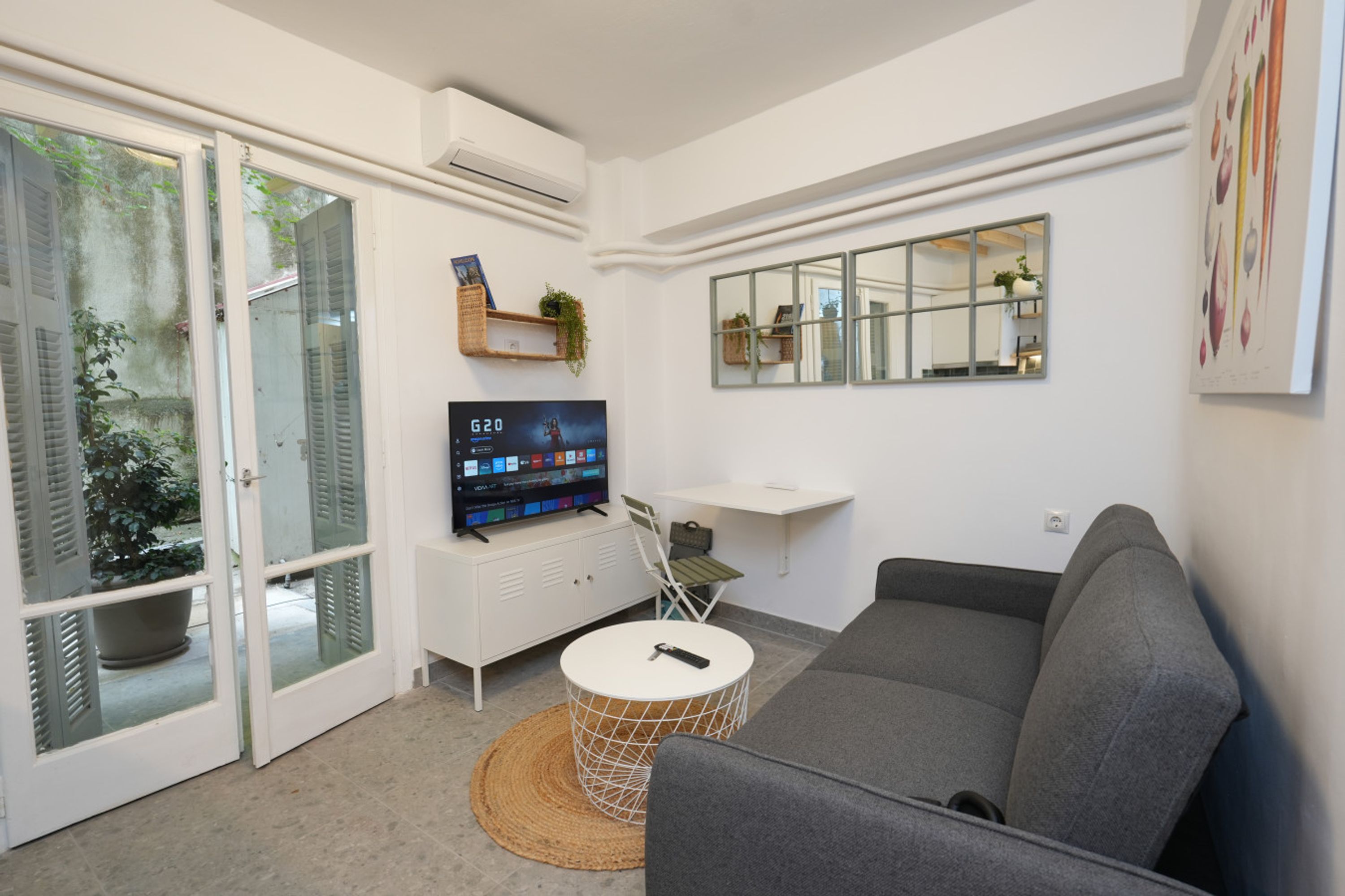 The Extravagant Studio in Pagkrati, Near Stadium