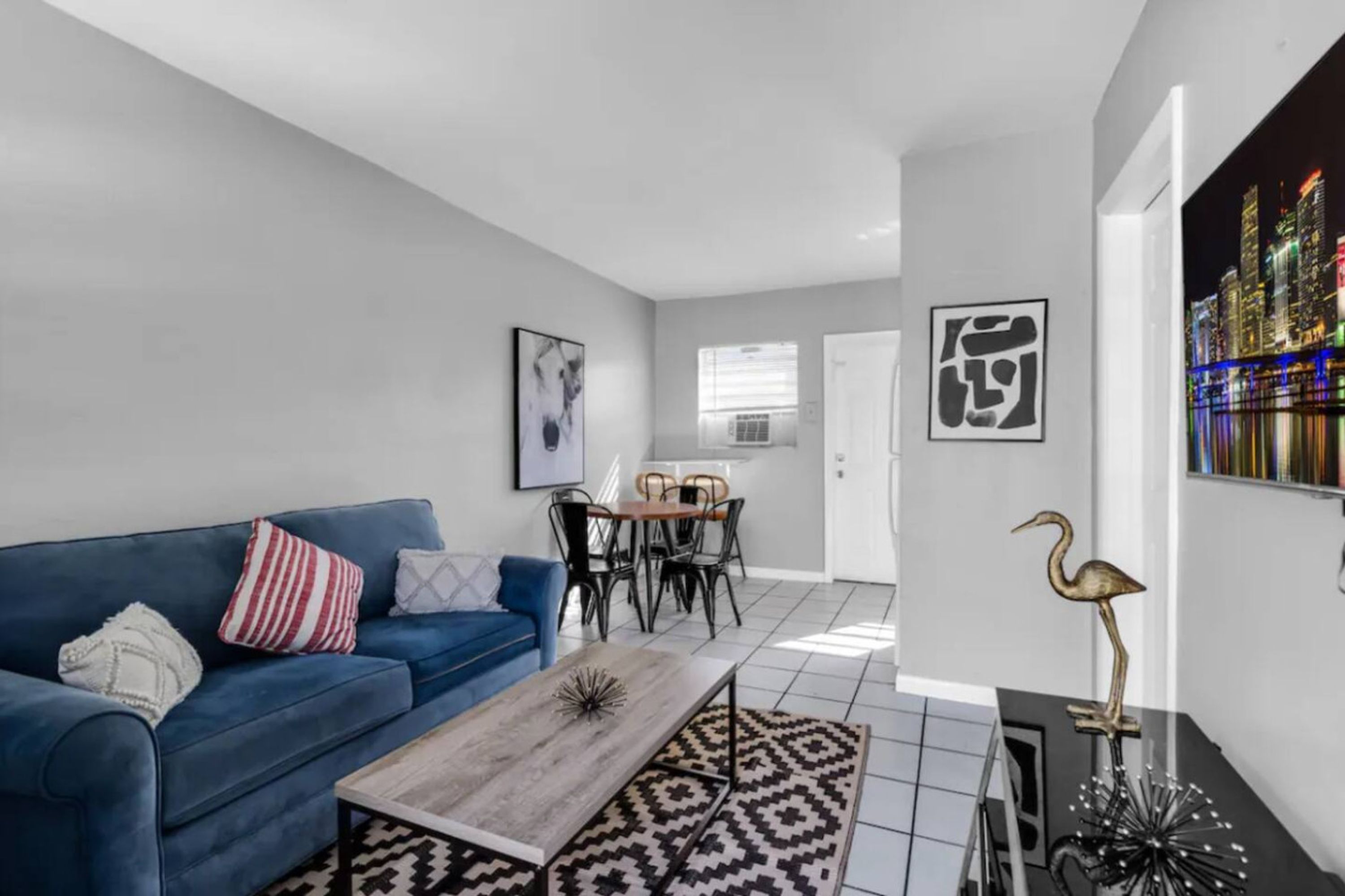 Beachside 1BR Nook | Near Airport + Free Parking