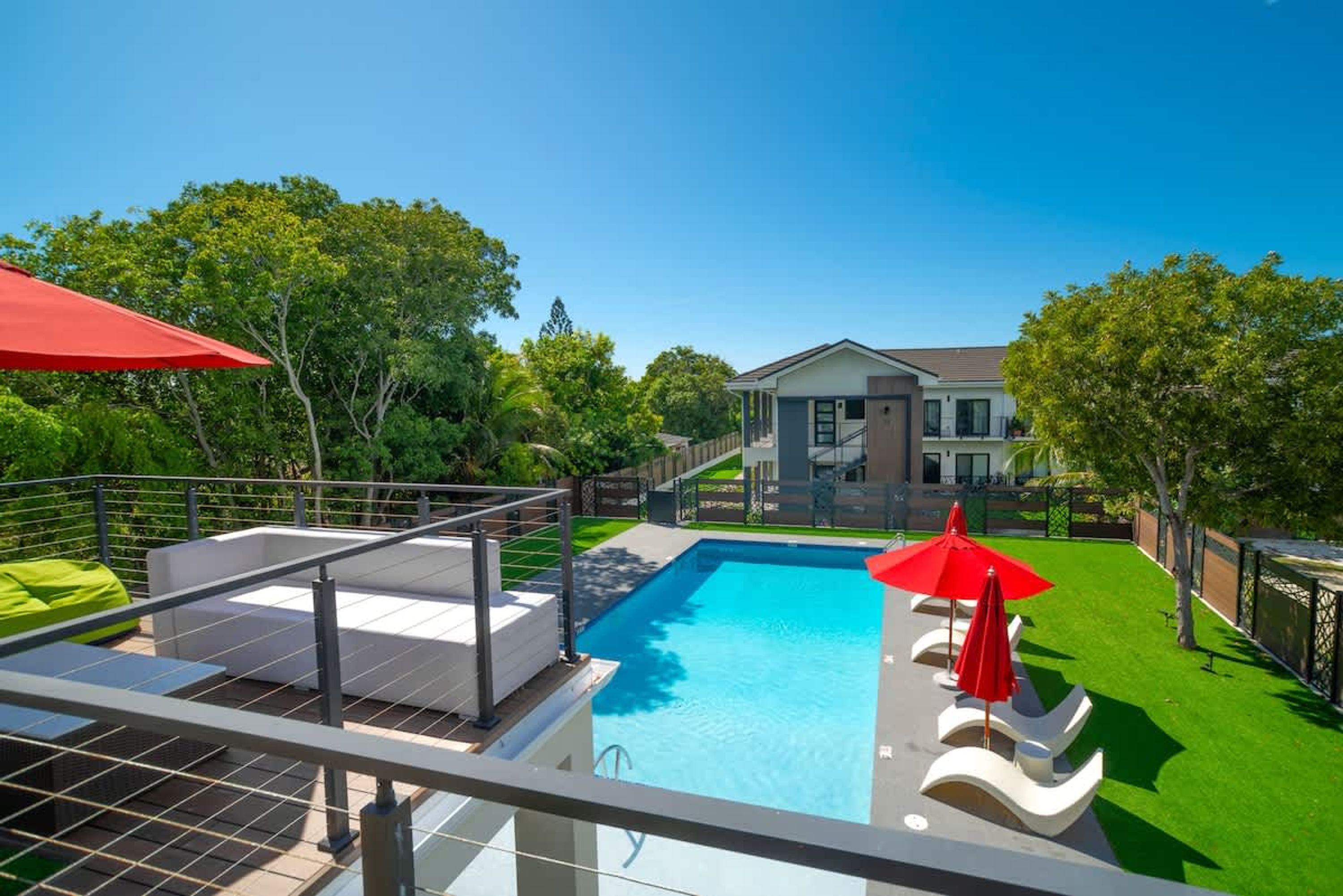 Arza Modern Escape - Stylish 1BR Apt Pool ad Gym