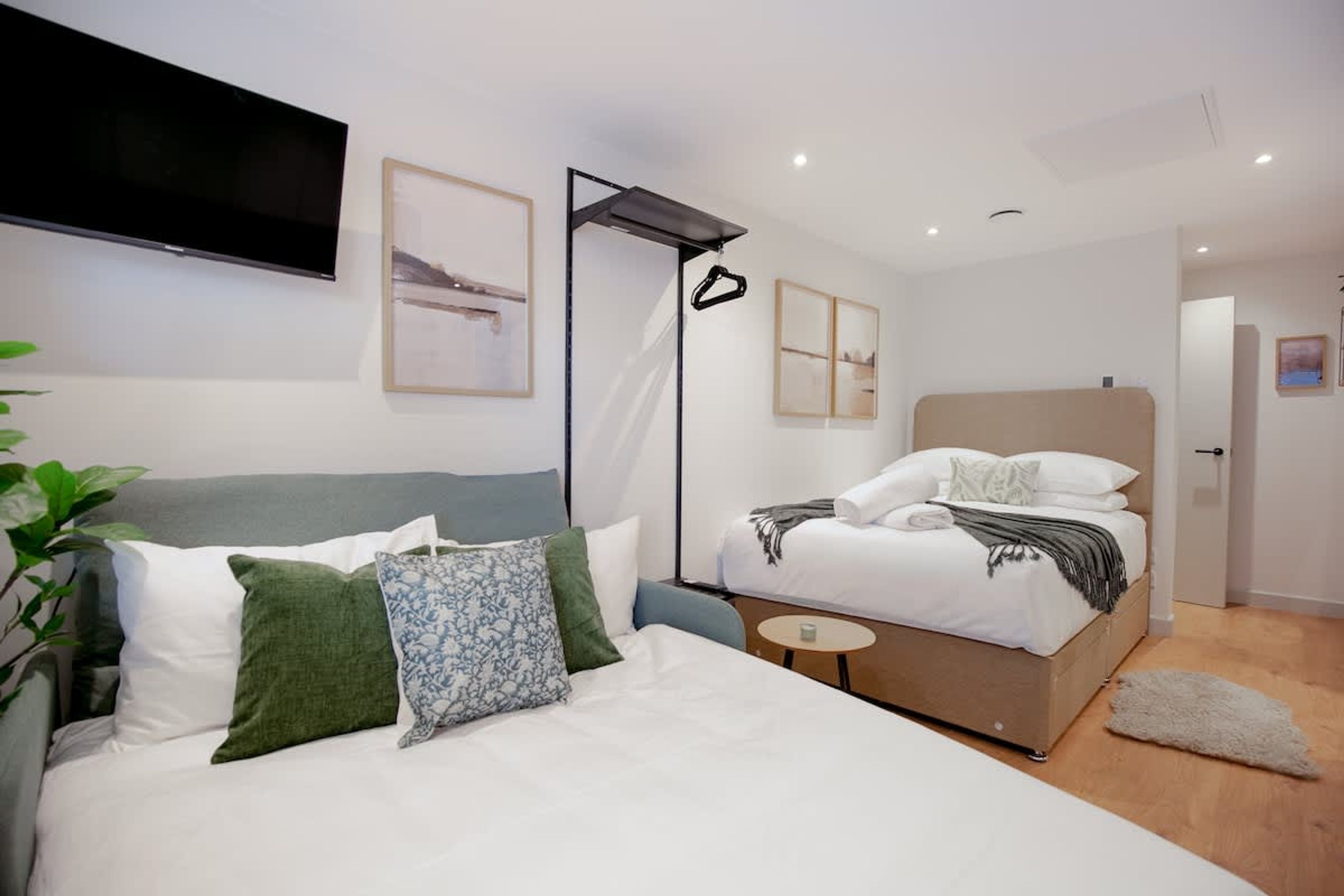 The Lindenstone   Unbeatable Location   Comfort