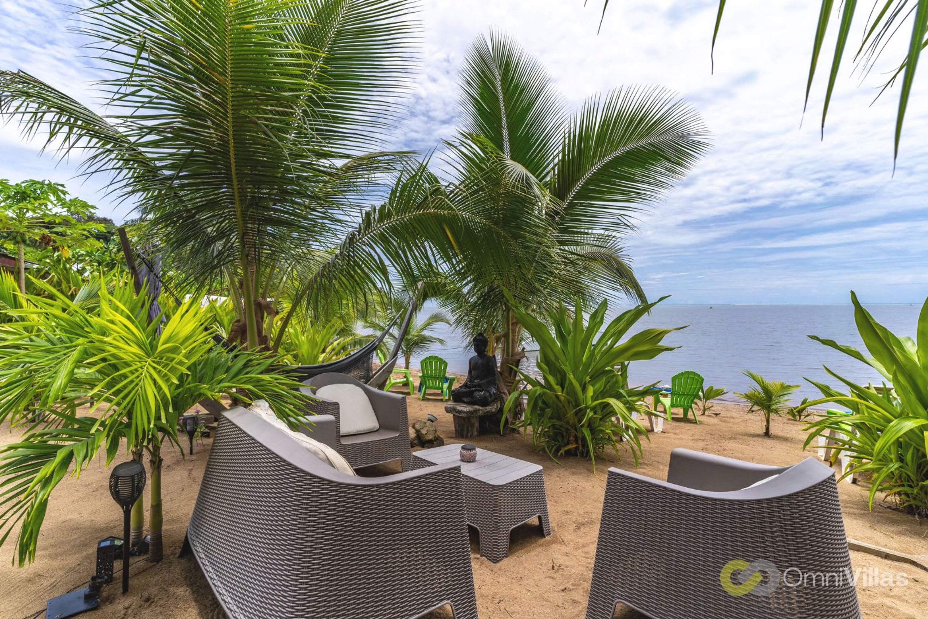 Exquisite Bungalow with Beachfront Jacuzzi